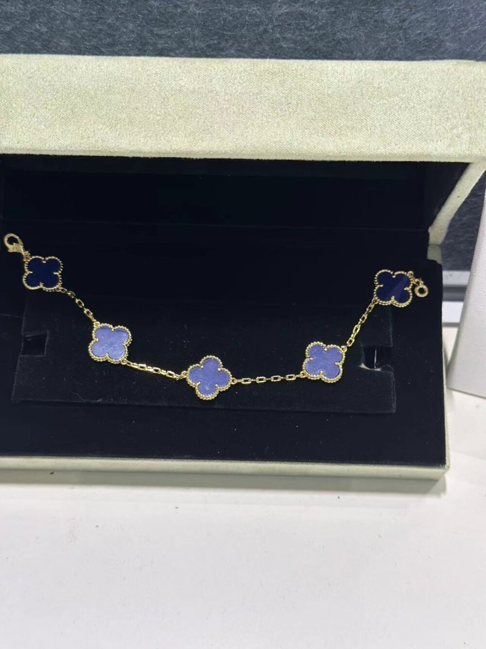 Van Cleef & Arpels Gold Bracelet with Lapis Lazuli - Picture 4 of 4
